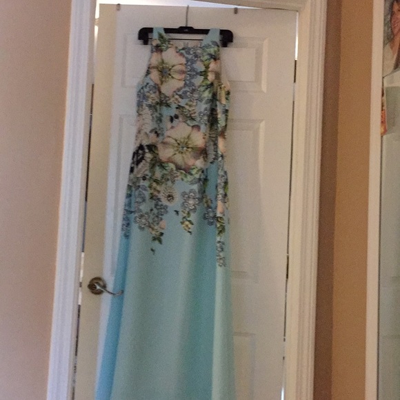 Dress - Picture 1 of 4